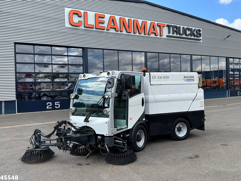 Bucher Citycat 2020 with 3-rd brush - Sopmaskin: bild 2 Bucher Citycat 2020 with 3-rd brush - Sopmaskin: bild 2