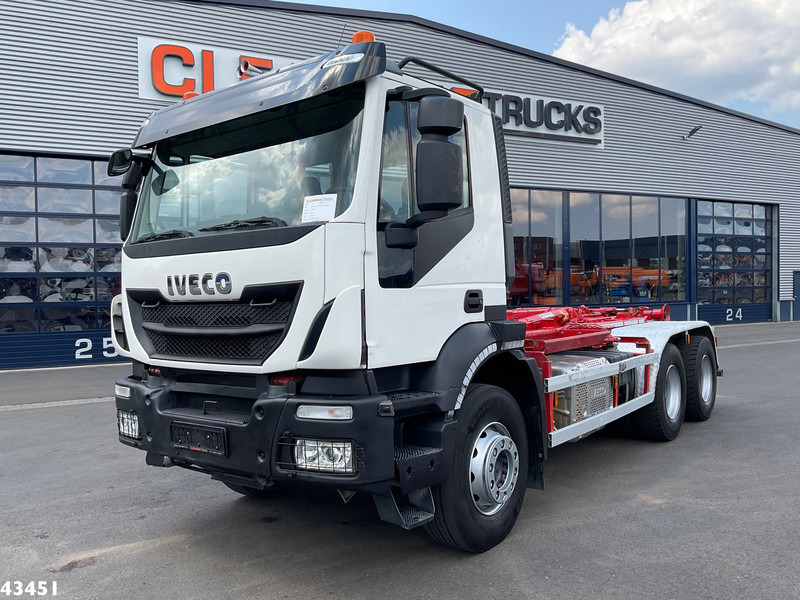Iveco AD260T 6x4 Euro 6 AJK 20 haakarmsysteem - Lastväxlare lastbil: bild 2 Iveco AD260T 6x4 Euro 6 AJK 20 haakarmsysteem - Lastväxlare lastbil: bild 2
