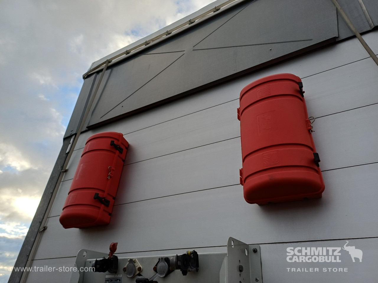 SCHMITZ Auflieger Curtainsider Standard - Kapelltrailer: bild 3 SCHMITZ Auflieger Curtainsider Standard - Kapelltrailer: bild 3