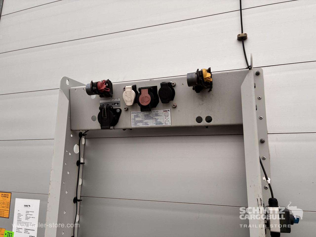 SCHMITZ Auflieger Curtainsider Standard - Kapelltrailer: bild 5 SCHMITZ Auflieger Curtainsider Standard - Kapelltrailer: bild 5