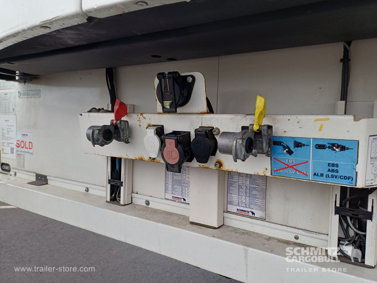 SCHMITZ Auflieger Tiefkühler Standard Double deck - Isotermiska semitrailer: bild 2 SCHMITZ Auflieger Tiefkühler Standard Double deck - Isotermiska semitrailer: bild 2