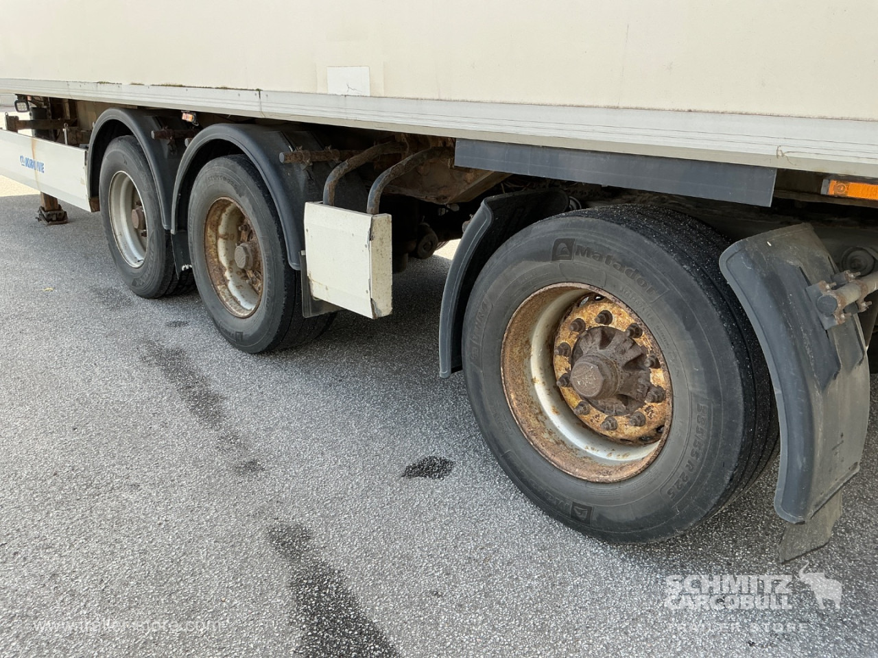 KRONE Dryfreight Standard Taillift - Skåp semitrailer: bild 2 KRONE Dryfreight Standard Taillift - Skåp semitrailer: bild 2