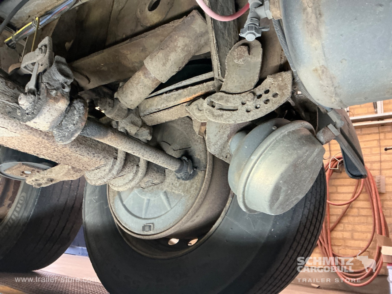 KRONE Dryfreight Standard Taillift - Skåp semitrailer: bild 5 KRONE Dryfreight Standard Taillift - Skåp semitrailer: bild 5