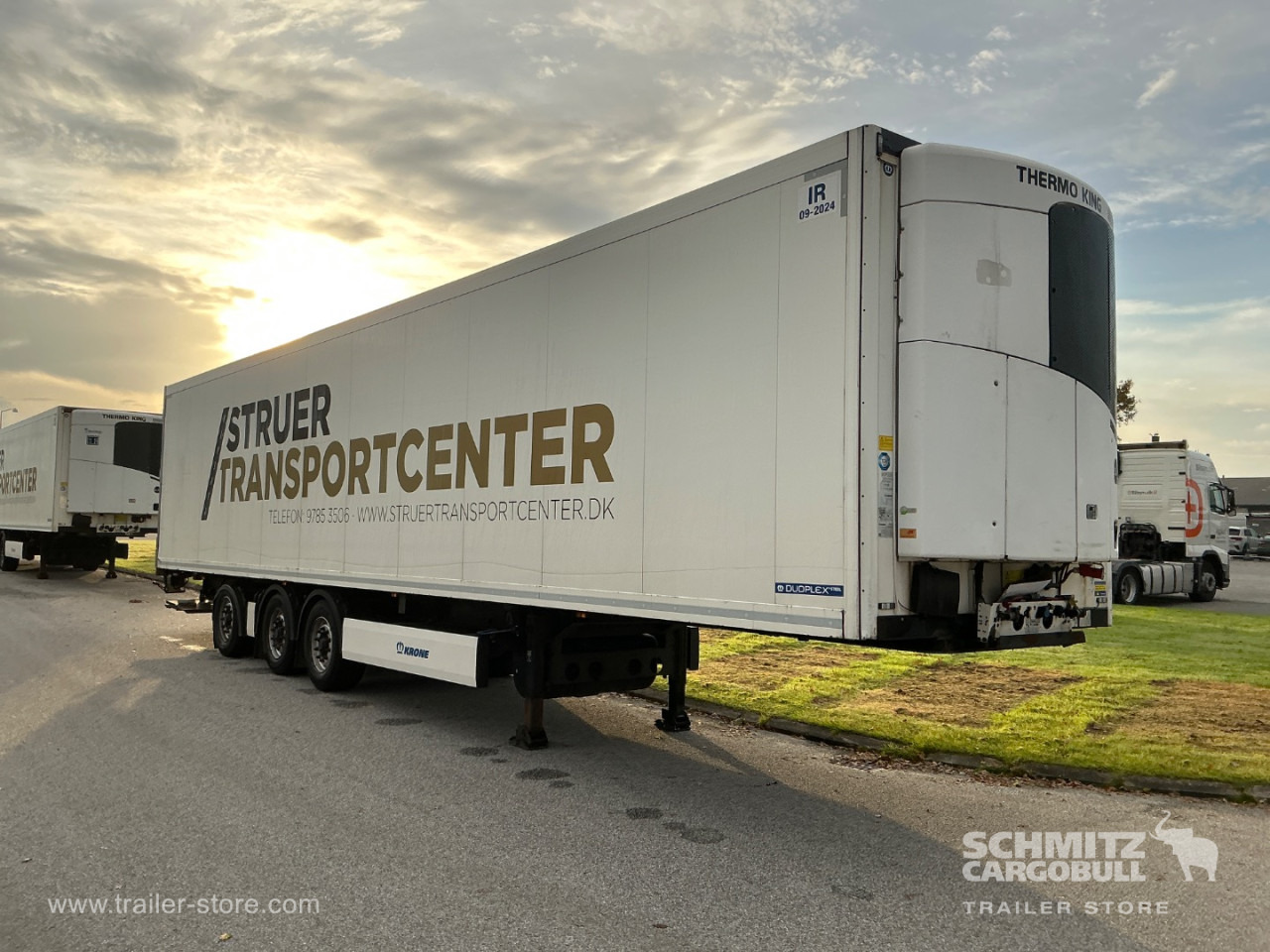 KRONE Reefer Standard Taillift - Isotermiska semitrailer: bild 1 KRONE Reefer Standard Taillift - Isotermiska semitrailer: bild 1