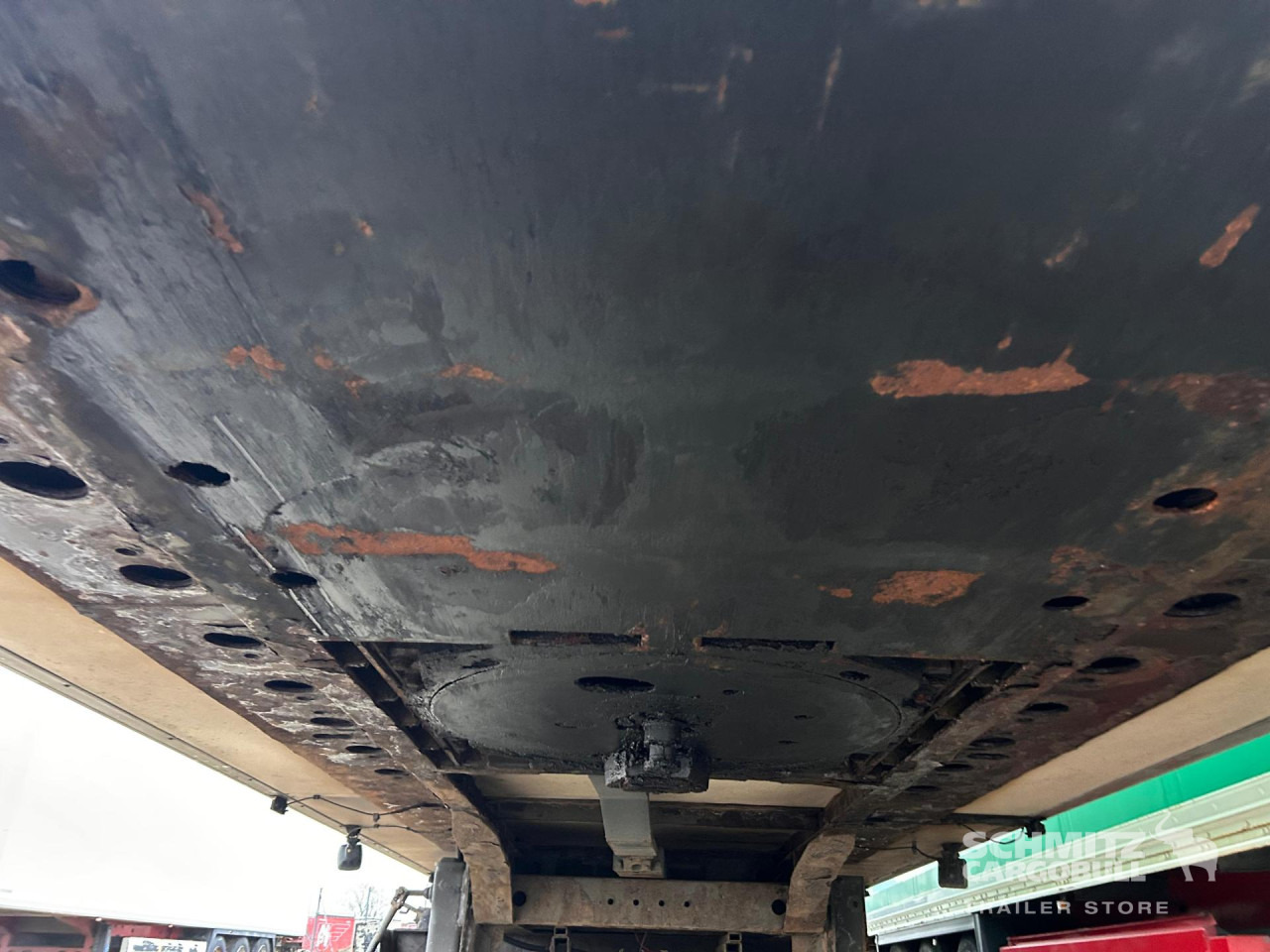 KRONE Reefer Standard Taillift - Isotermiska semitrailer: bild 3 KRONE Reefer Standard Taillift - Isotermiska semitrailer: bild 3