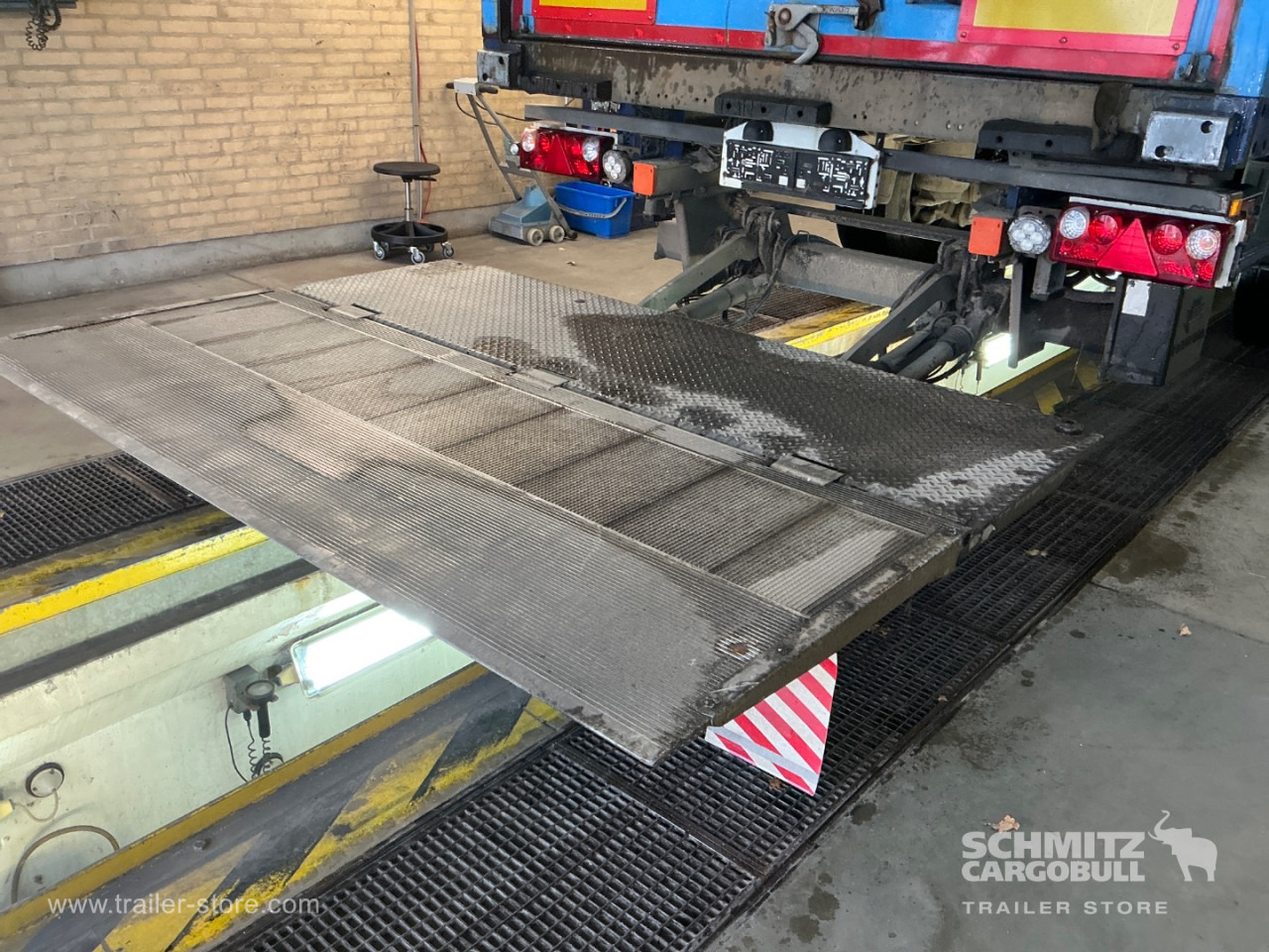 SCHMITZ Dryfreight Standard Taillift - Skåp semitrailer: bild 3 SCHMITZ Dryfreight Standard Taillift - Skåp semitrailer: bild 3