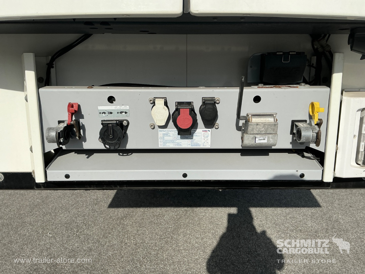 SCHMITZ Reefer Standard - Isotermiska semitrailer: bild 2 SCHMITZ Reefer Standard - Isotermiska semitrailer: bild 2