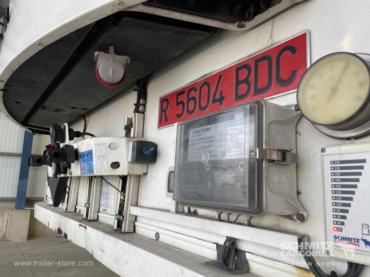 SCHMITZ Semiremolque Frigo Standard - Isotermiska semitrailer: bild 2 SCHMITZ Semiremolque Frigo Standard - Isotermiska semitrailer: bild 2
