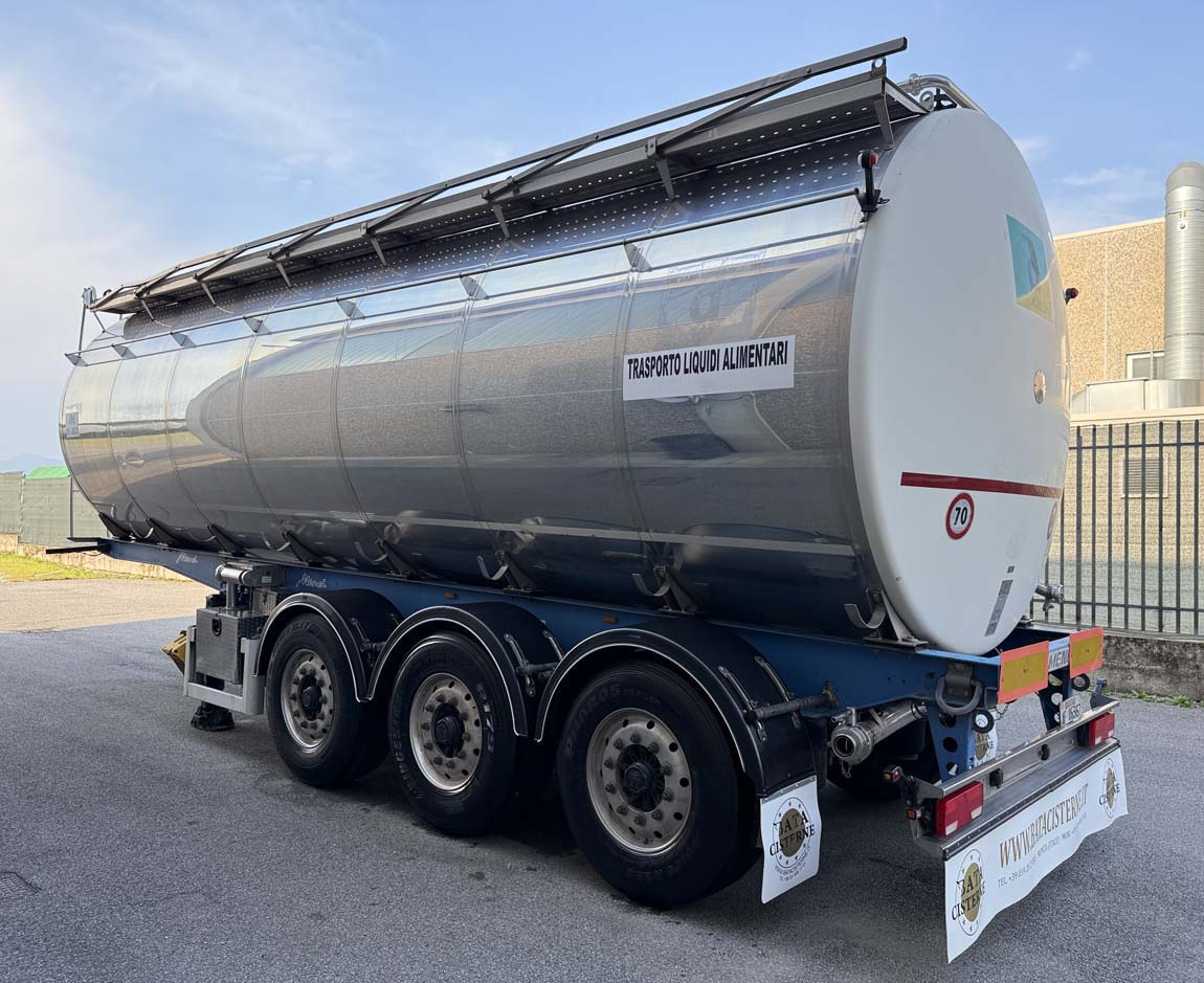 Bata SANTI/MENCI 13.000-8.000-13.000LT - Tanktrailer: bild 2 Bata SANTI/MENCI 13.000-8.000-13.000LT - Tanktrailer: bild 2