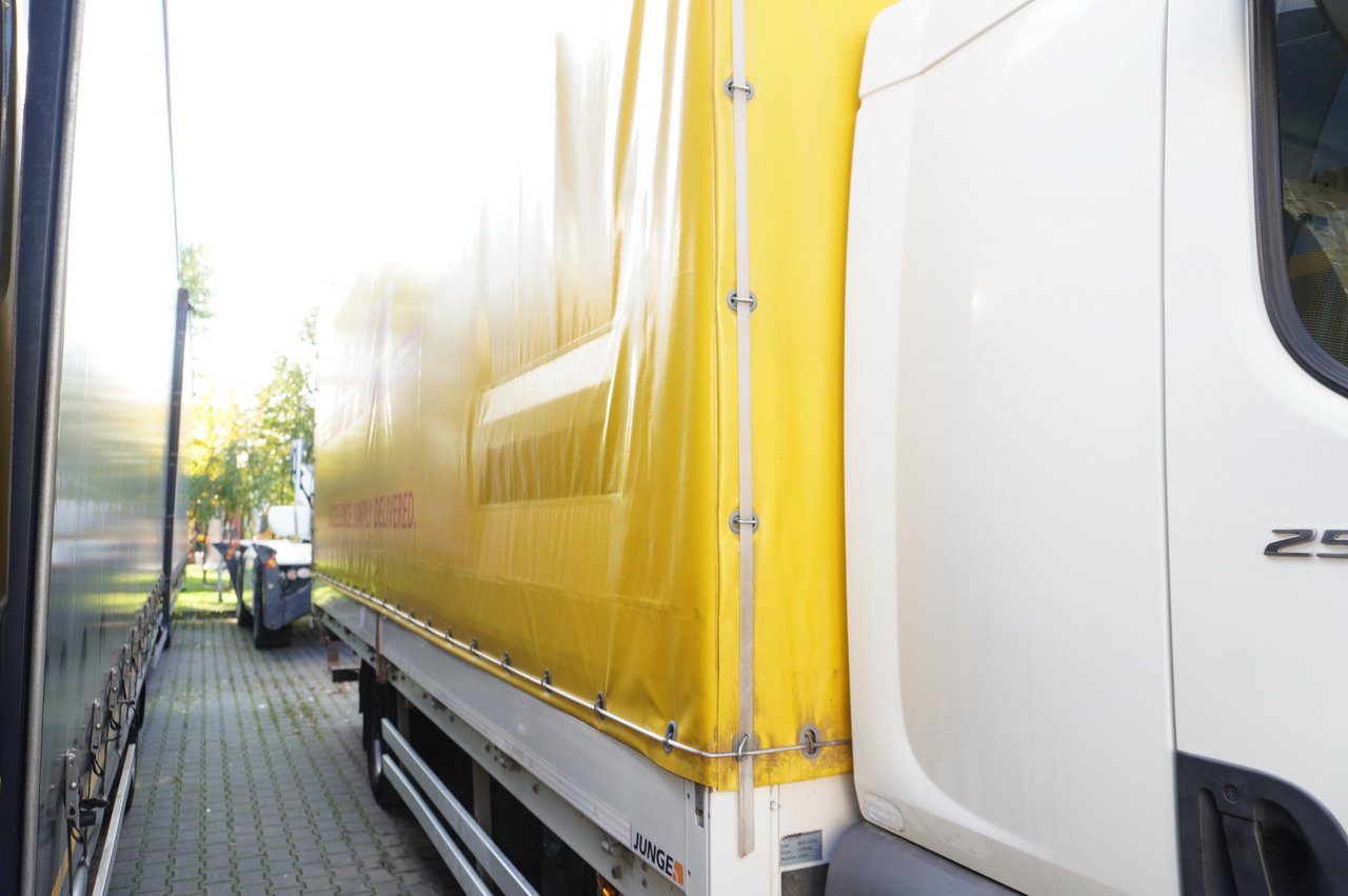 JUNGE Body Tarpaulin JUNGE / 18 Europallets / 2015 - Kapell växelflak: bild 4 JUNGE Body Tarpaulin JUNGE / 18 Europallets / 2015 - Kapell växelflak: bild 4