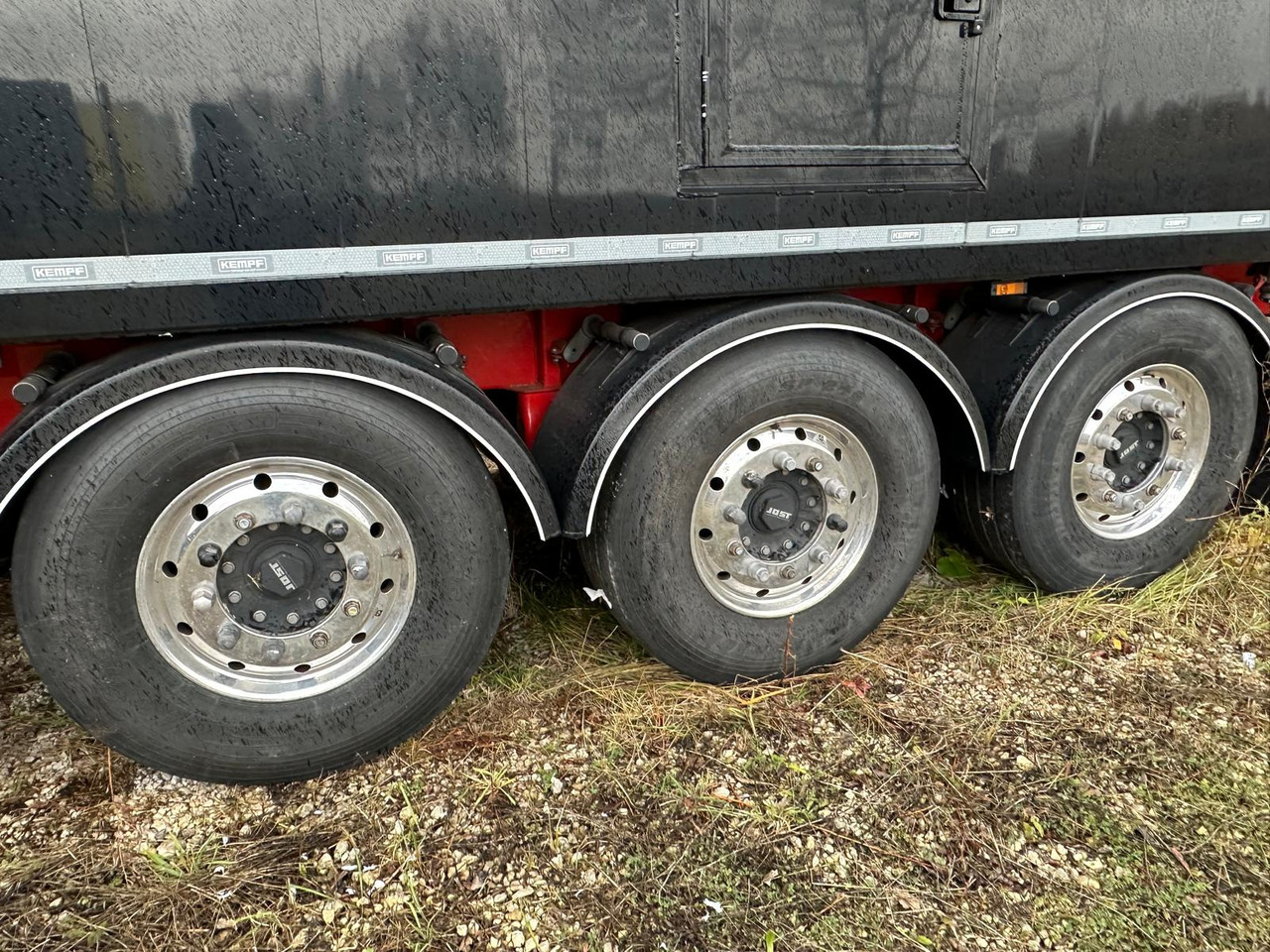 Tippbil semitrailer KEMPF SKM AK unloader 4 chambers with lower chute / capacity 65 m3 / 12 pieces: bild 15 Tippbil semitrailer KEMPF SKM AK unloader 4 chambers with lower chute / capacity 65 m3 / 12 pieces: bild 15