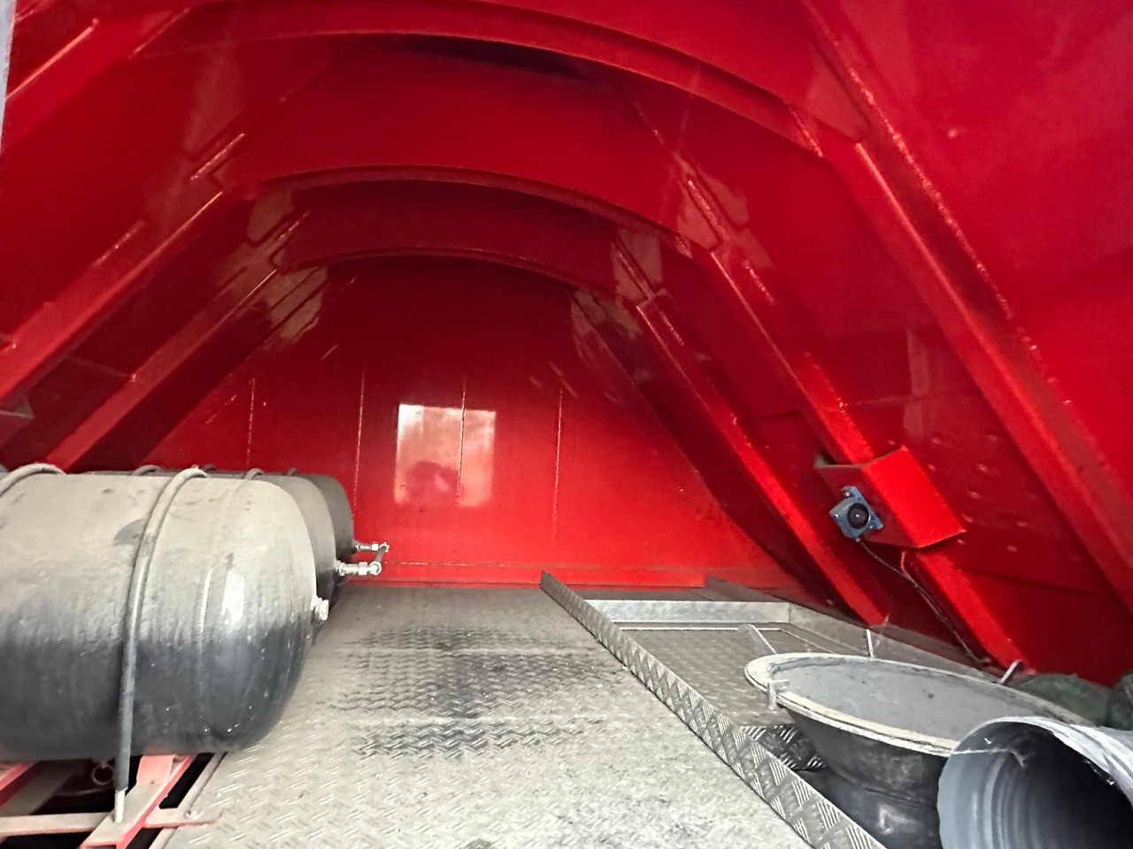 Tippbil semitrailer KEMPF SKM AK unloader 4 chambers with lower chute / capacity 65 m3 / 12 pieces: bild 17 Tippbil semitrailer KEMPF SKM AK unloader 4 chambers with lower chute / capacity 65 m3 / 12 pieces: bild 17