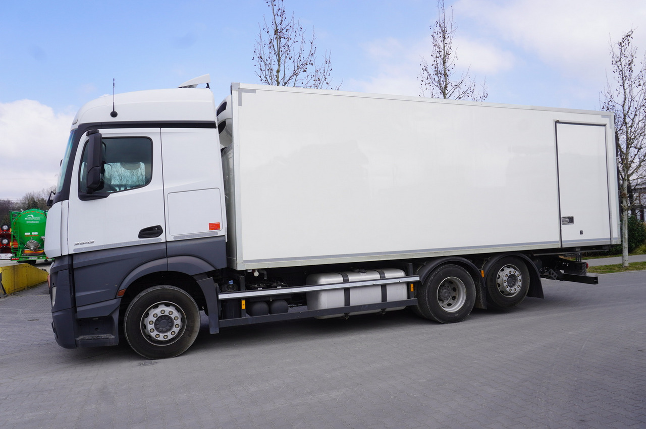 MERCEDES-BENZ Actros 2542 / GIGA cabin / Thermoking 1000R - Kylbil lastbil: bild 2 MERCEDES-BENZ Actros 2542 / GIGA cabin / Thermoking 1000R - Kylbil lastbil: bild 2