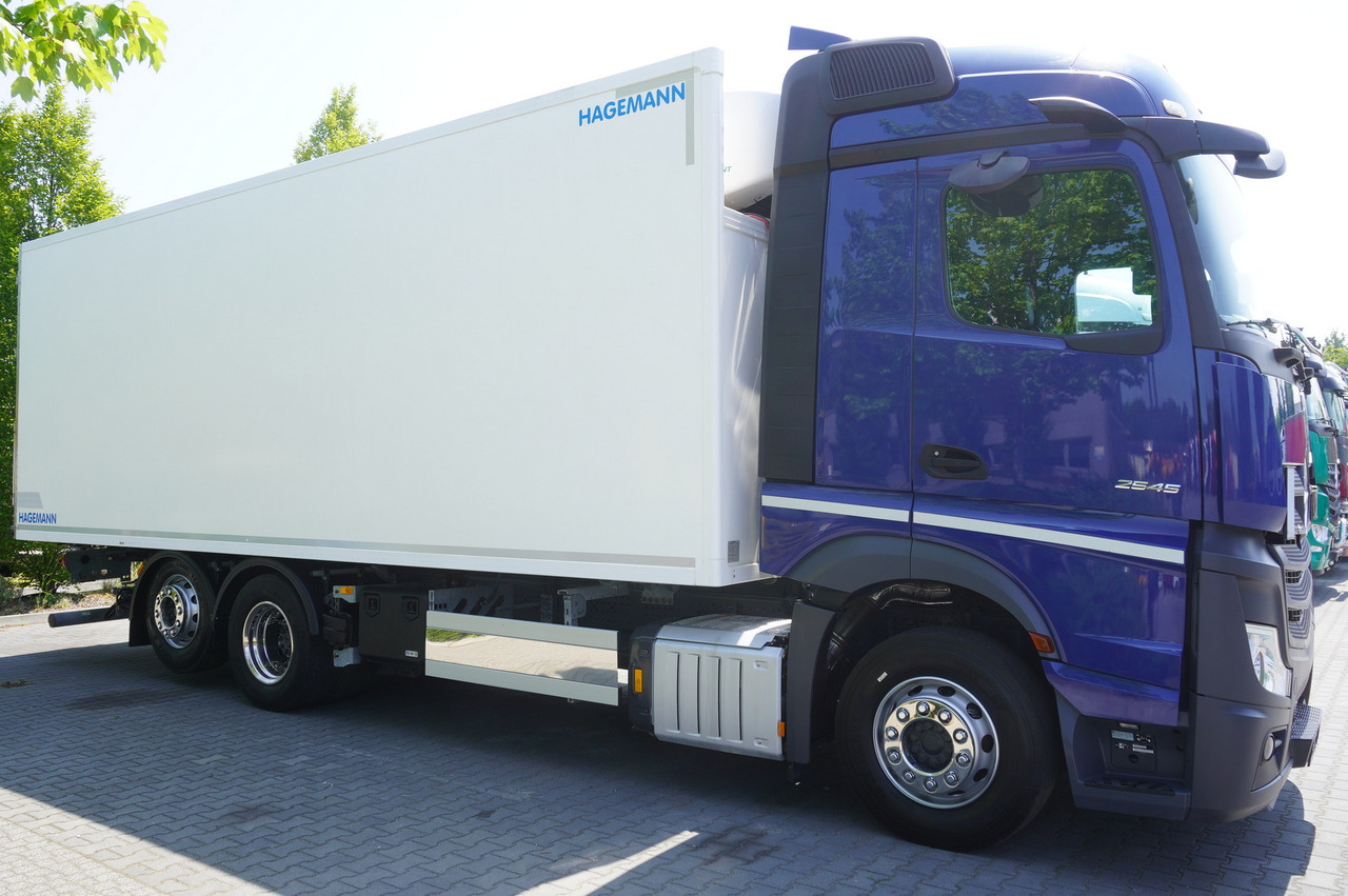 MERCEDES-BENZ Actros 2545 / 2021 / Hagemann refrigerator Multitemperature - Kylbil lastbil: bild 4 MERCEDES-BENZ Actros 2545 / 2021 / Hagemann refrigerator Multitemperature - Kylbil lastbil: bild 4