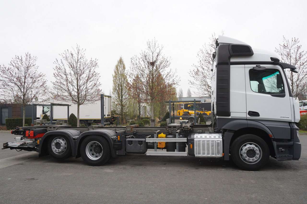 MERCEDES-BENZ Actros 2545 6×2 MP5 / ADR / several units - Containerbil/ Växelflak lastbil: bild 2 MERCEDES-BENZ Actros 2545 6×2 MP5 / ADR / several units - Containerbil/ Växelflak lastbil: bild 2