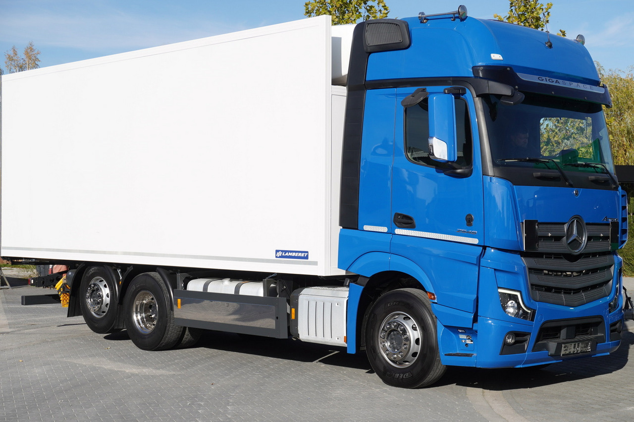 MERCEDES-BENZ Actros 2548 E6 / GIGA / Cab Lounge chair / Lamberet Refrigerator / Carrier Supra 950 - Kylbil lastbil: bild 2 MERCEDES-BENZ Actros 2548 E6 / GIGA / Cab Lounge chair / Lamberet Refrigerator / Carrier Supra 950 - Kylbil lastbil: bild 2