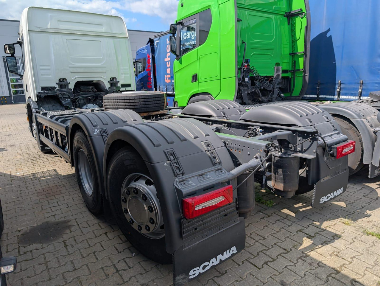 SCANIA P 340 B6x2*4NA / chassis frame / steering axle / CNG / large cab / 8 units - Chassi lastbil: bild 4 SCANIA P 340 B6x2*4NA / chassis frame / steering axle / CNG / large cab / 8 units - Chassi lastbil: bild 4