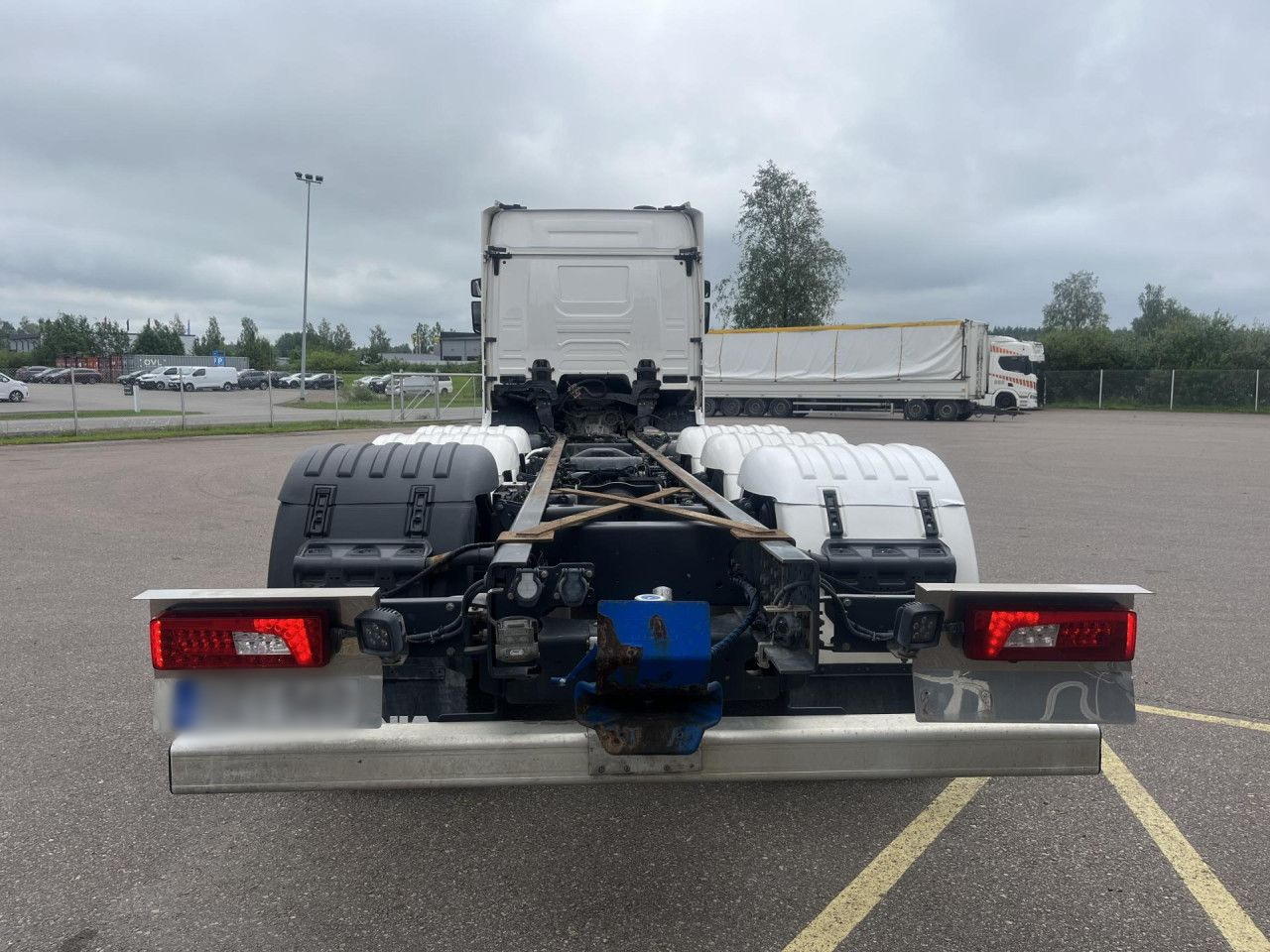 SCANIA R560 B8x4*4 / Chassis / sleeper cab / Power take-off - Chassi lastbil: bild 5 SCANIA R560 B8x4*4 / Chassis / sleeper cab / Power take-off - Chassi lastbil: bild 5