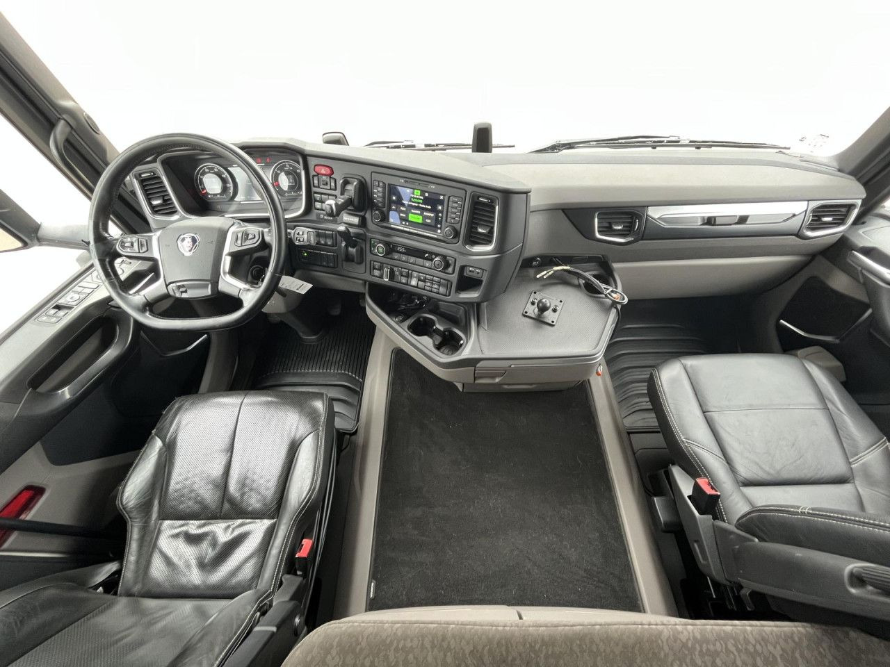 Kranbil SCANIA R560 B8x4*4 / Chassis / sleeper cab / Power take-off: bild 9 Kranbil SCANIA R560 B8x4*4 / Chassis / sleeper cab / Power take-off: bild 9