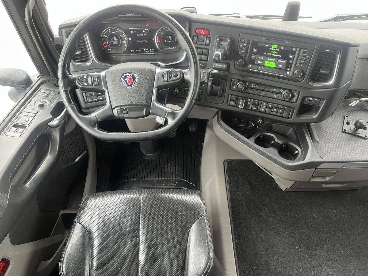 Kranbil SCANIA R560 B8x4*4 / Chassis / sleeper cab / Power take-off: bild 8 Kranbil SCANIA R560 B8x4*4 / Chassis / sleeper cab / Power take-off: bild 8