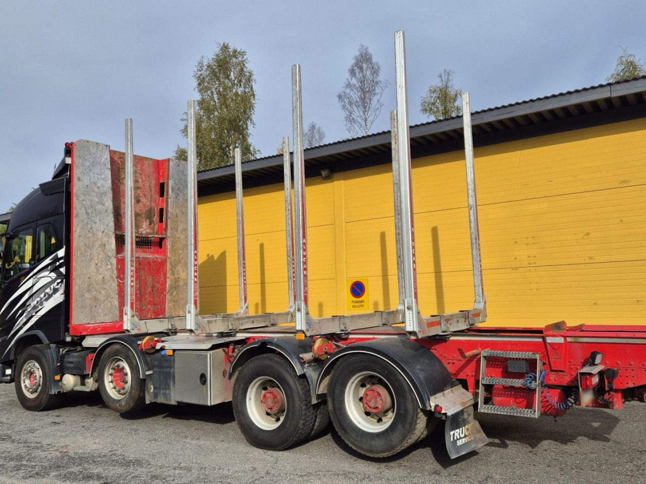 VOLVO FH 750 8x4 / 2 lifted axles / timber truck - Chassi lastbil: bild 2 VOLVO FH 750 8x4 / 2 lifted axles / timber truck - Chassi lastbil: bild 2