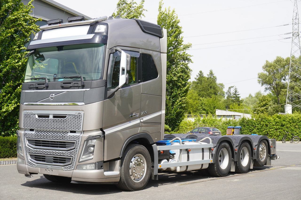 VOLVO FH16 750 8x4x4 / 750 HP! / Frame 685 cm / Steered 4th axle - Chassi lastbil: bild 2 VOLVO FH16 750 8x4x4 / 750 HP! / Frame 685 cm / Steered 4th axle - Chassi lastbil: bild 2