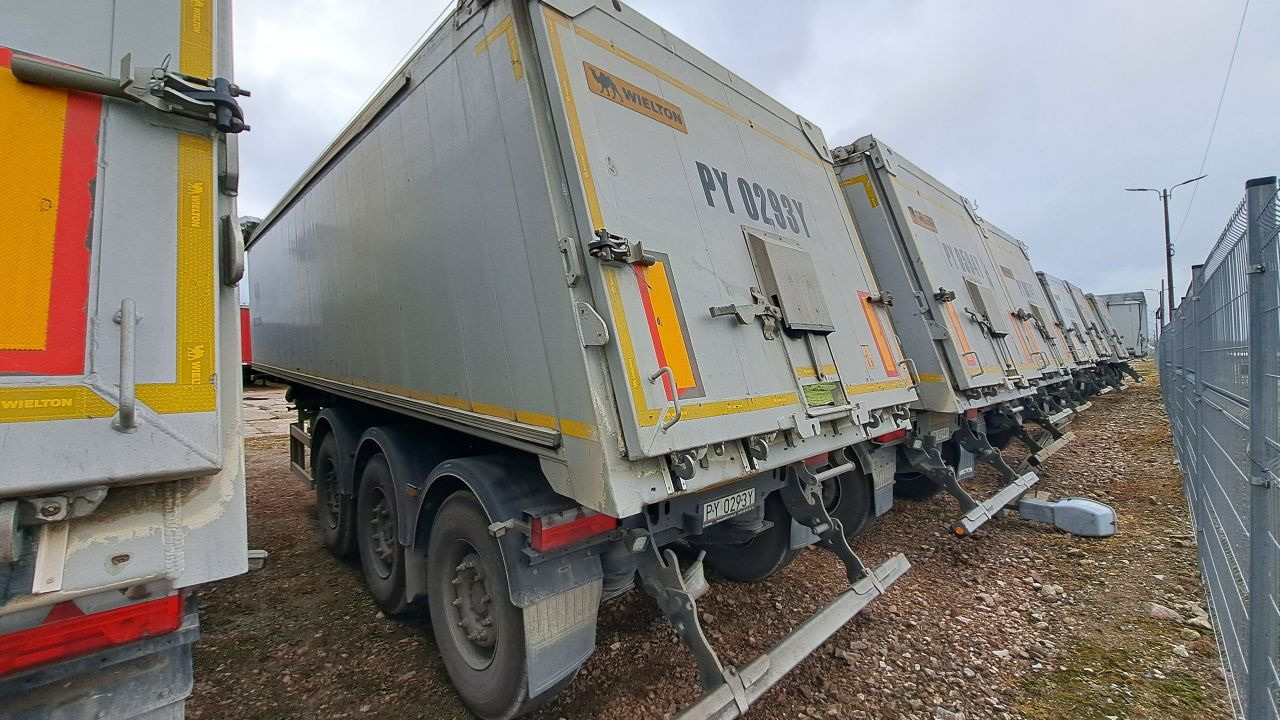 WIELTON NW-3 / weight 6.2 t / capacity 38m3 / Electrically folded roof / Teflon / 20 units, 2022 - Tippbil semitrailer: bild 4 WIELTON NW-3 / weight 6.2 t / capacity 38m3 / Electrically folded roof / Teflon / 20 units, 2022 - Tippbil semitrailer: bild 4