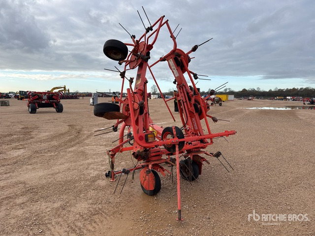 2010 Kuhn GF5902 5.9 m 3-Point 6 Rotor Faneuse Hay Tedder - Hövändare: bild 3 2010 Kuhn GF5902 5.9 m 3-Point 6 Rotor Faneuse Hay Tedder - Hövändare: bild 3