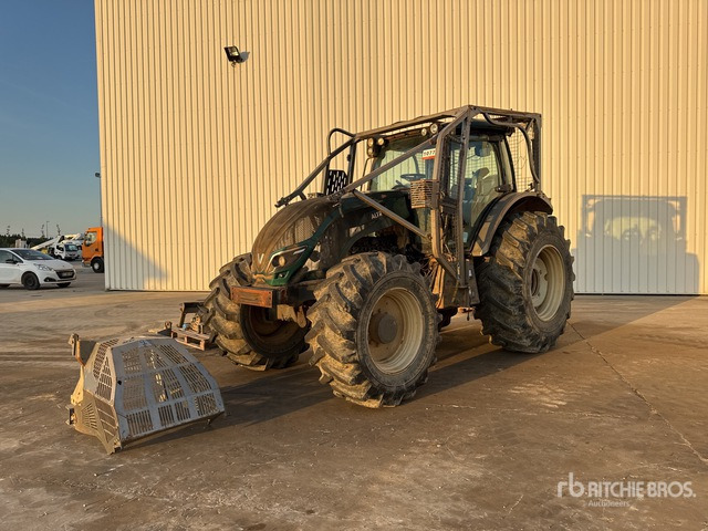 2017 Valtra T174 (Inoperable) 4WD Tractor - Traktor: bild 2 2017 Valtra T174 (Inoperable) 4WD Tractor - Traktor: bild 2