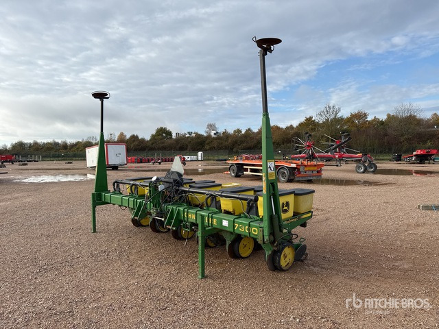 John Deere 7300 Max Emerge 2 Planter - Såmaskin: bild 2 John Deere 7300 Max Emerge 2 Planter - Såmaskin: bild 2