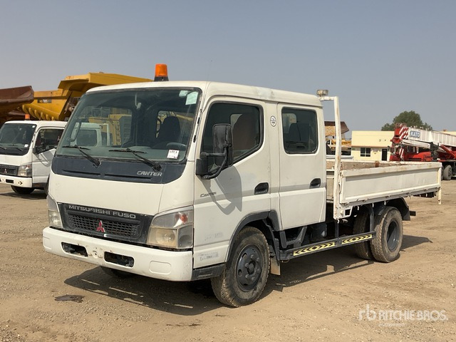 2010 Mitsubishi Canter 4x2 Crew Cab Flatbed Truck - Flakbil: bild 1 2010 Mitsubishi Canter 4x2 Crew Cab Flatbed Truck - Flakbil: bild 1