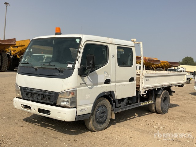 2010 Mitsubishi Canter 4x2 Crew Cab Flatbed Truck - Flakbil: bild 1 2010 Mitsubishi Canter 4x2 Crew Cab Flatbed Truck - Flakbil: bild 1