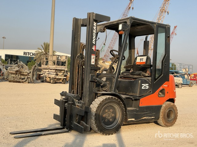 2014 Doosan D25S-2 2.5 ton Forklift - Dieseltruck: bild 1 2014 Doosan D25S-2 2.5 ton Forklift - Dieseltruck: bild 1