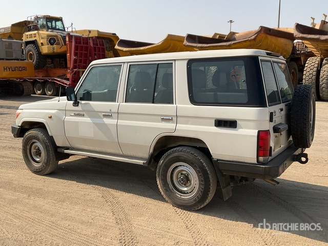 2016 Toyota Land Cruiser 76R 4x4 SUV - SUV: bild 3 2016 Toyota Land Cruiser 76R 4x4 SUV - SUV: bild 3