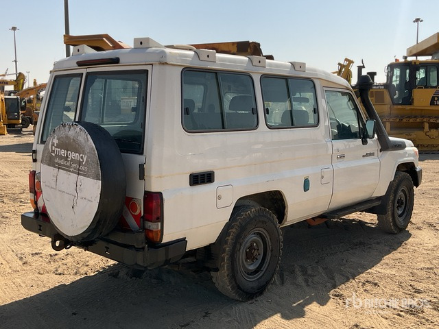 2016 Toyota Land Cruiser 78R 4x4 SUV - SUV: bild 2 2016 Toyota Land Cruiser 78R 4x4 SUV - SUV: bild 2