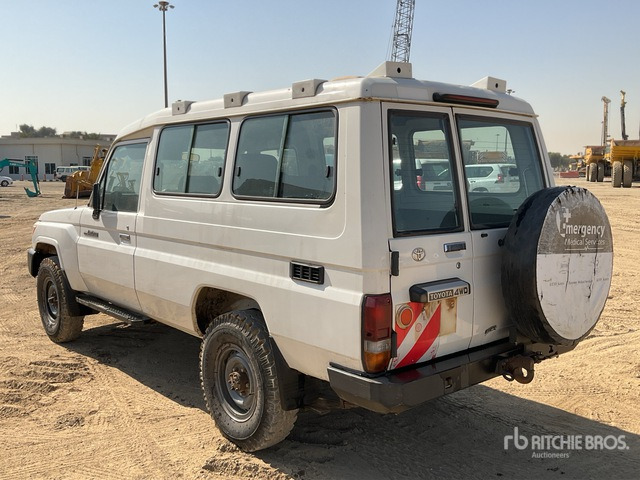 2016 Toyota Land Cruiser 78R 4x4 SUV - SUV: bild 3 2016 Toyota Land Cruiser 78R 4x4 SUV - SUV: bild 3