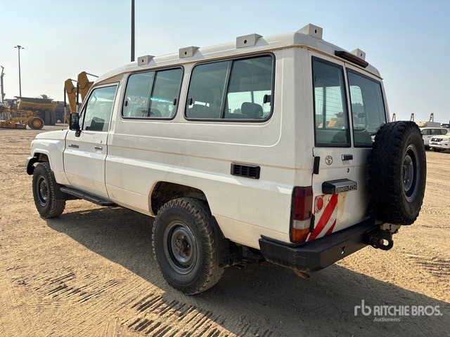 2018 Toyota Land Cruiser 78R 4x4 SUV - SUV: bild 2 2018 Toyota Land Cruiser 78R 4x4 SUV - SUV: bild 2