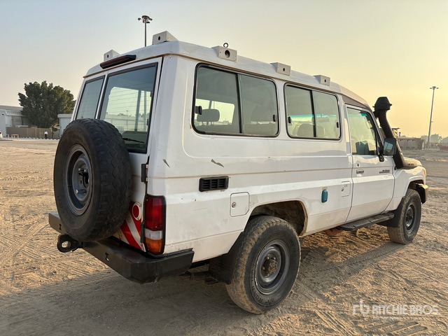 2018 Toyota Land Cruiser 78R 4x4 SUV - SUV: bild 2 2018 Toyota Land Cruiser 78R 4x4 SUV - SUV: bild 2