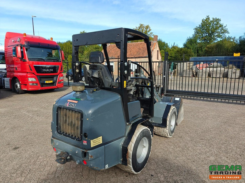 Giant V452T 3585 uren - Wiellader - Landbouw Kenteken - Vangmuil - Grondbak - Non-Marking Banden - Kompakt bandlastare: bild 3 Giant V452T 3585 uren - Wiellader - Landbouw Kenteken - Vangmuil - Grondbak - Non-Marking Banden - Kompakt bandlastare: bild 3