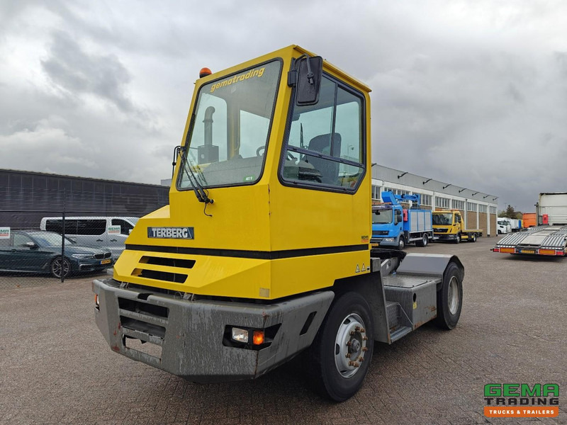 Terberg YT180 Schotel 25T - Naafreductie - Cummins - Landbouw Kenteken 40km/h - Terminaltraktor: bild 1 Terberg YT180 Schotel 25T - Naafreductie - Cummins - Landbouw Kenteken 40km/h - Terminaltraktor: bild 1