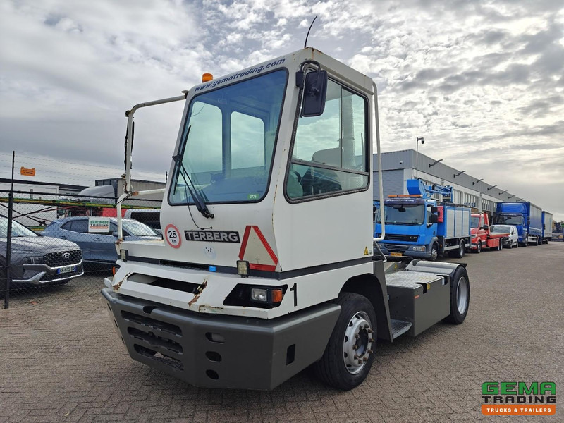 Terberg YT222 Gereviseerde Allison Versnellingsbak - Schotel 27T - Vangmuil - Cummins - Landbouw Kenteken 40km/h - Terminaltraktor: bild 1 Terberg YT222 Gereviseerde Allison Versnellingsbak - Schotel 27T - Vangmuil - Cummins - Landbouw Kenteken 40km/h - Terminaltraktor: bild 1