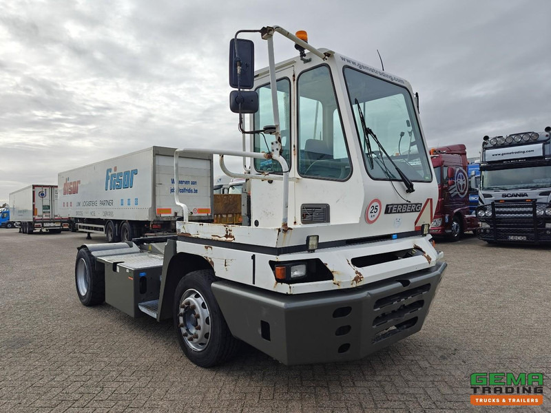 Terberg YT222 Gereviseerde Allison Versnellingsbak - Schotel 27T - Vangmuil - Cummins - Landbouw Kenteken 40km/h - Terminaltraktor: bild 2 Terberg YT222 Gereviseerde Allison Versnellingsbak - Schotel 27T - Vangmuil - Cummins - Landbouw Kenteken 40km/h - Terminaltraktor: bild 2