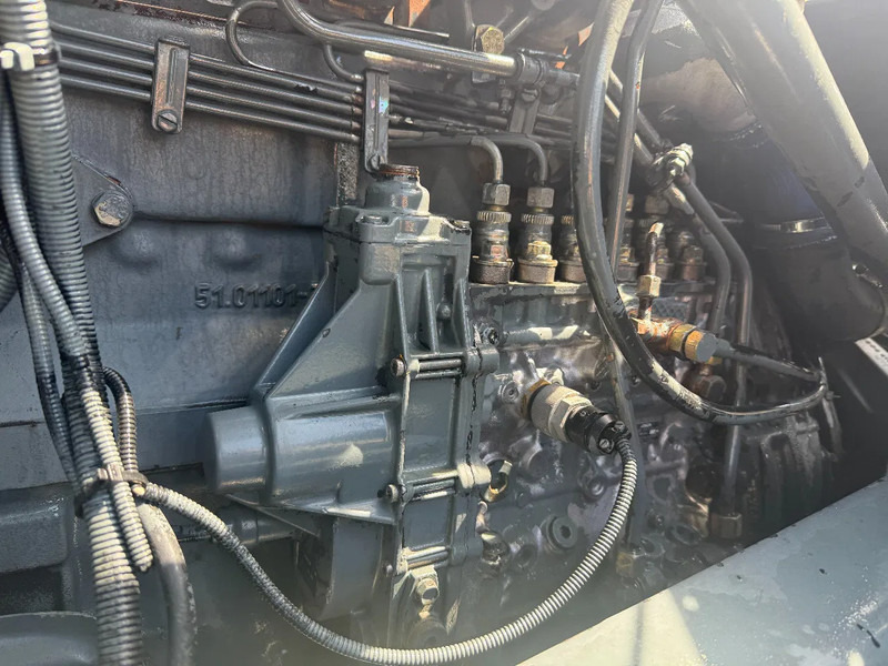 Dragbil MAN 19.403 4X2 Tractor-unit Spring/Air ZF Manual Gear Low cabine: bild 19 Dragbil MAN 19.403 4X2 Tractor-unit Spring/Air ZF Manual Gear Low cabine: bild 19