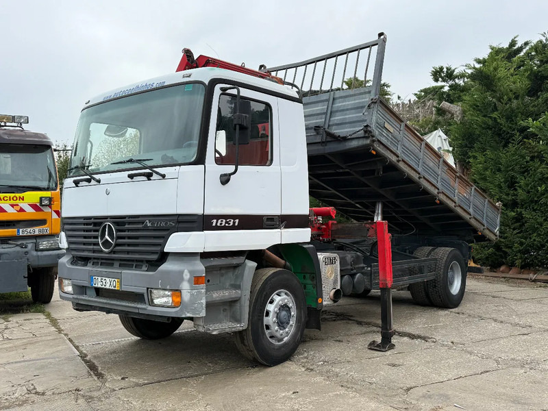Mercedes-Benz Actros 1831 V6 4X2 Tipper + crane EPS Manual Gearbox 3 peddal - Tippbil lastbil, Kranbil: bild 2 Mercedes-Benz Actros 1831 V6 4X2 Tipper + crane EPS Manual Gearbox 3 peddal - Tippbil lastbil, Kranbil: bild 2
