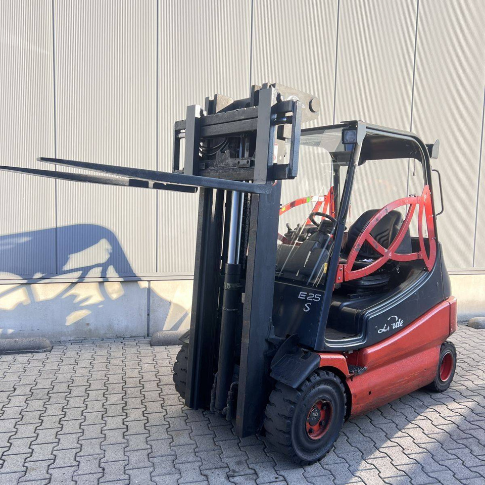 Linde E25S (336-03) - Eltruck: bild 1 Linde E25S (336-03) - Eltruck: bild 1