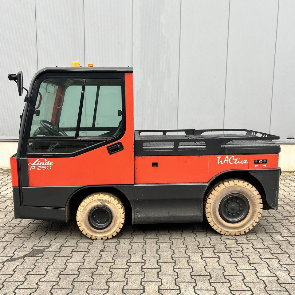 Linde P250 LWB (127) - Dragtruck: bild 1 Linde P250 LWB (127) - Dragtruck: bild 1