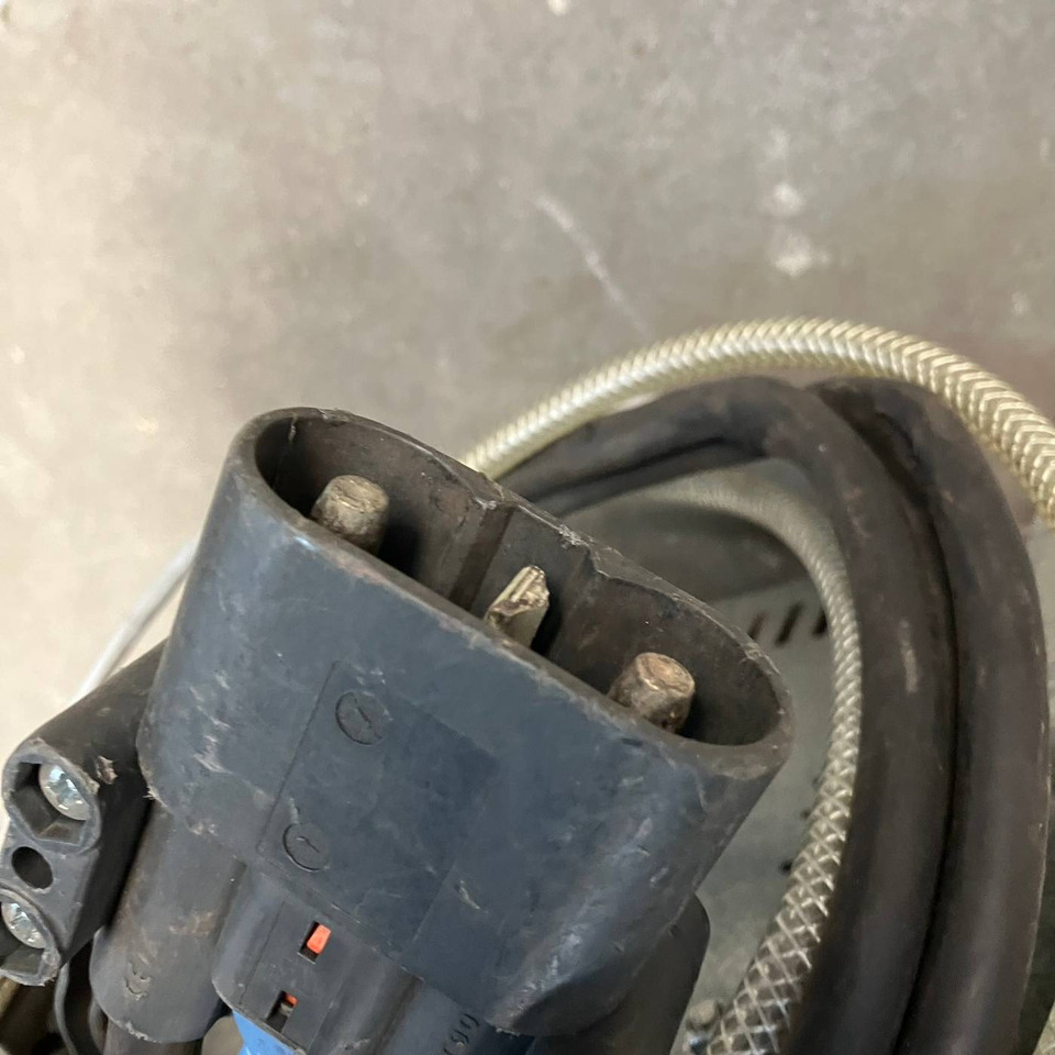 Hawker 24V/70A - Reservdelar för Materialhanteringsutrustning: bild 3 Hawker 24V/70A - Reservdelar för Materialhanteringsutrustning: bild 3