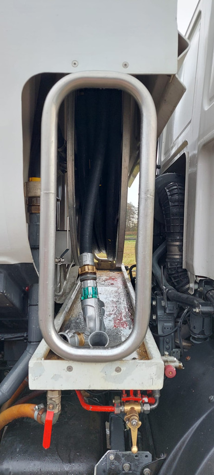 DAF CF400 - Tankbil: bild 2 DAF CF400 - Tankbil: bild 2