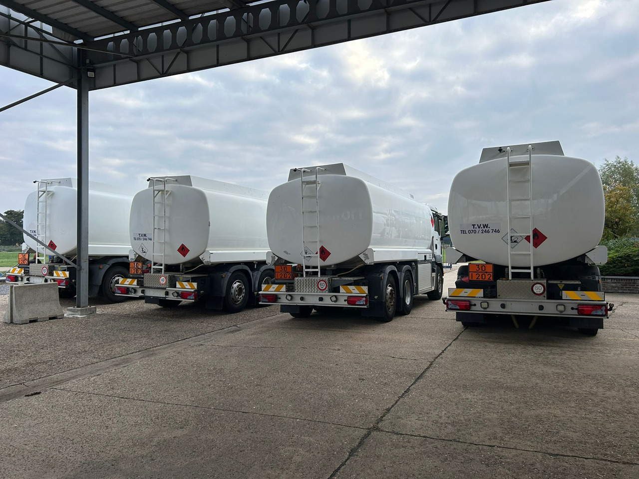 MAN TGS (lot of 4) - Tankbil: bild 4 MAN TGS (lot of 4) - Tankbil: bild 4