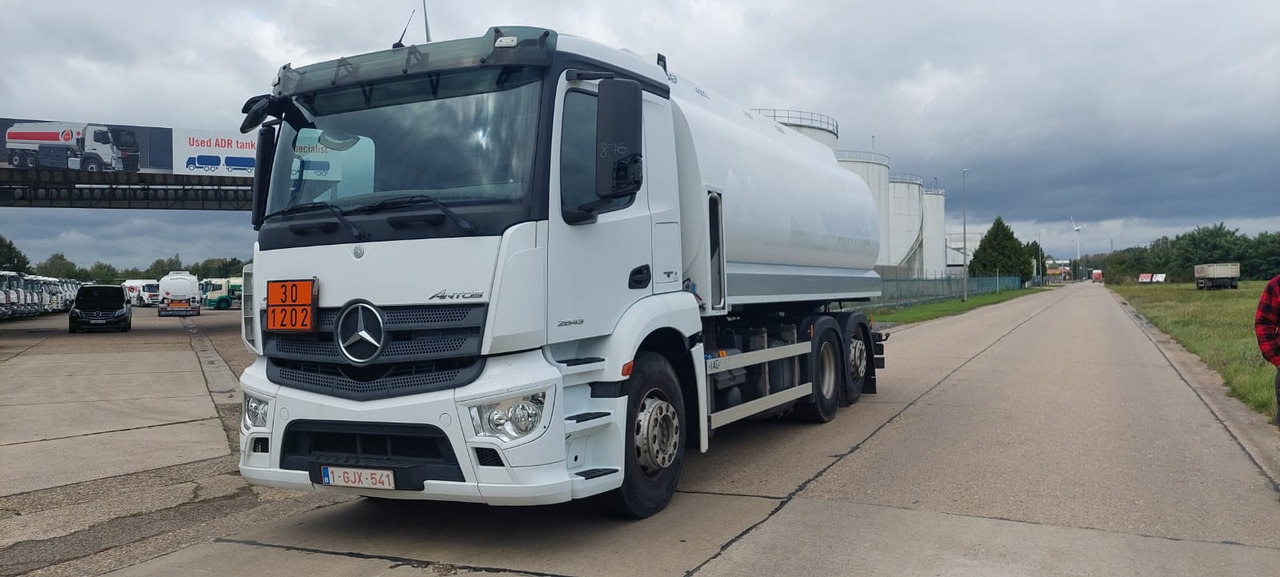 MERCEDES ANTOS - Tankbil: bild 1 MERCEDES ANTOS - Tankbil: bild 1